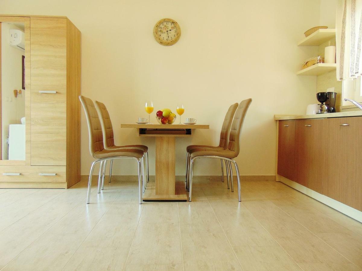 Apartmani Gabriella Vodice Esterno foto