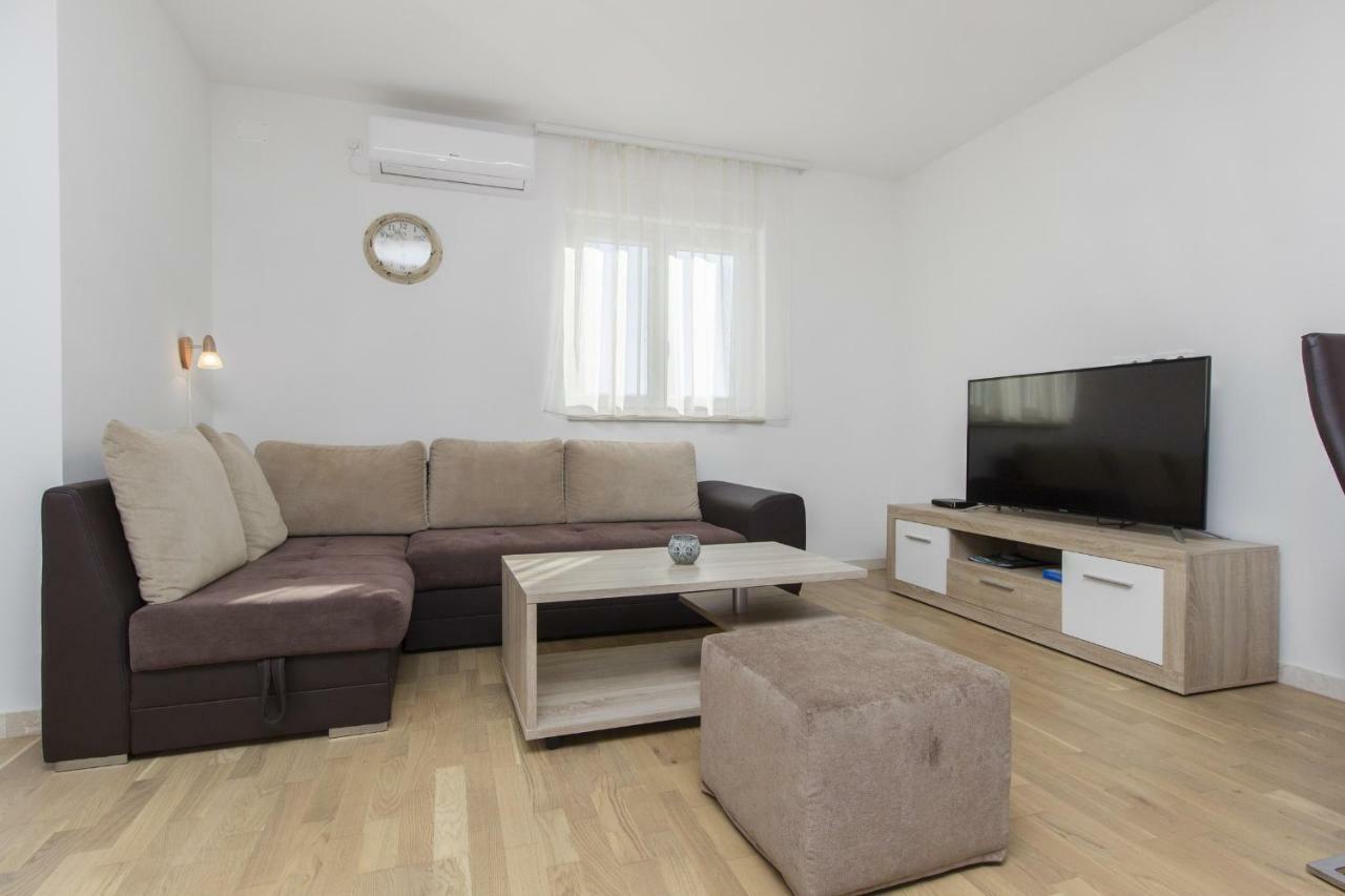 Apartmani Gabriella Vodice Esterno foto