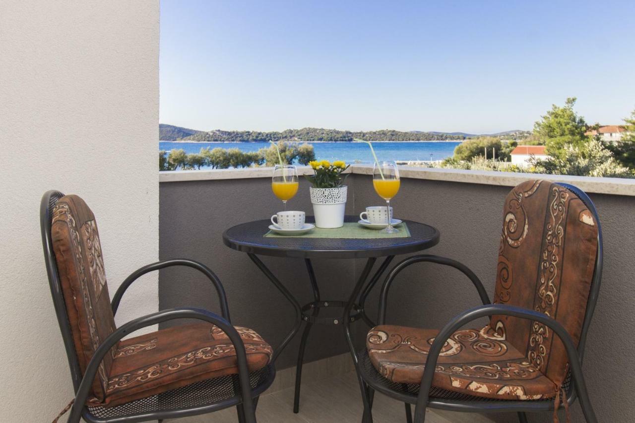 Apartmani Gabriella Vodice Esterno foto
