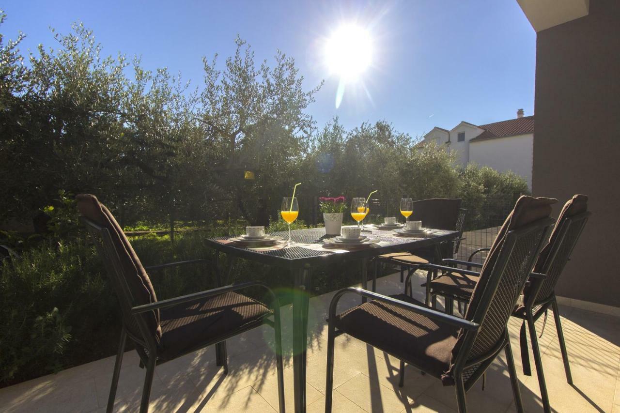 Apartmani Gabriella Vodice Esterno foto