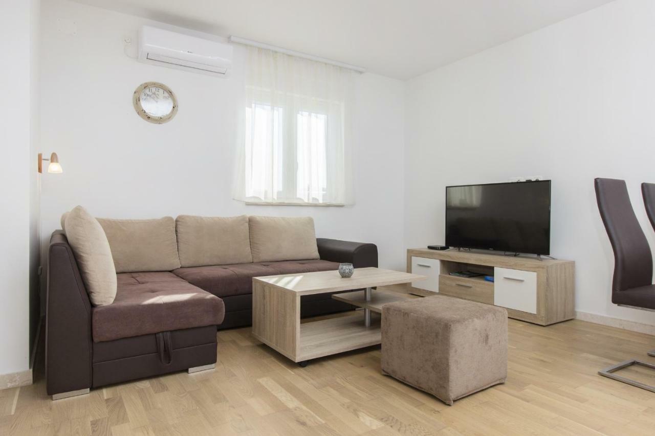 Apartmani Gabriella Vodice Esterno foto