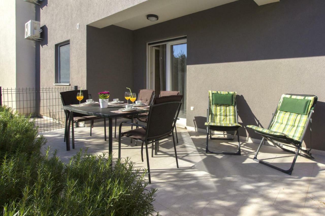 Apartmani Gabriella Vodice Esterno foto