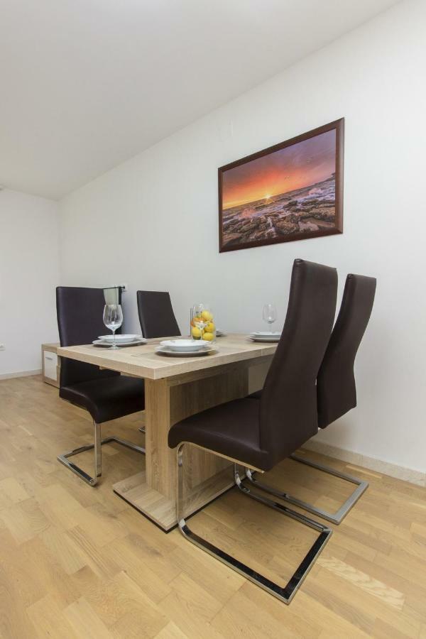 Apartmani Gabriella Vodice Esterno foto